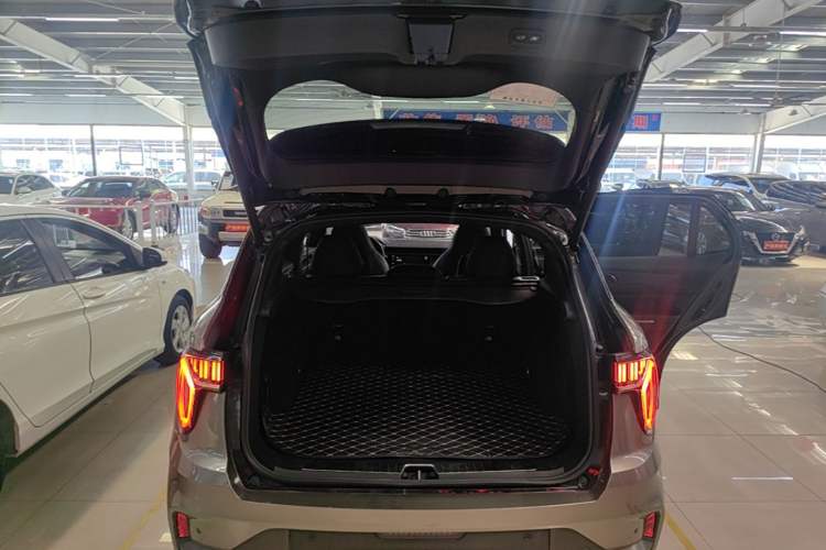Used Lynk & Co 01 2021 2.0TD Four-Wheel Drive Dark Night Edition Trunk