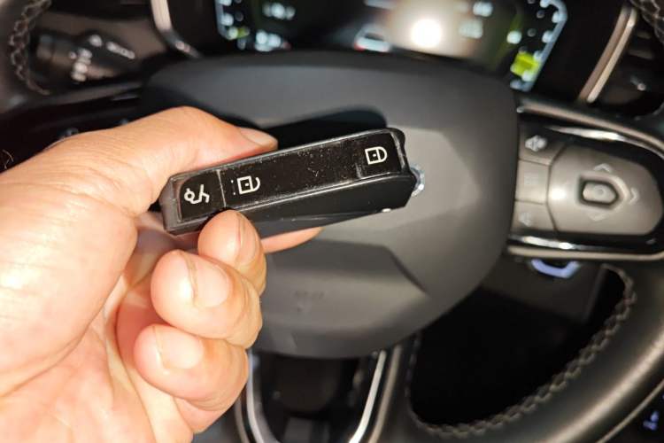 Used Lynk & Co 01 2021 2.0TD Two-Wheel-Drive Pro Trim Vehicle Key