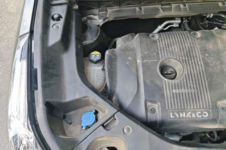 Used Lynk & Co 01 2021 2.0TD Two-Wheel-Drive Pro Trim Engine Bay Right
