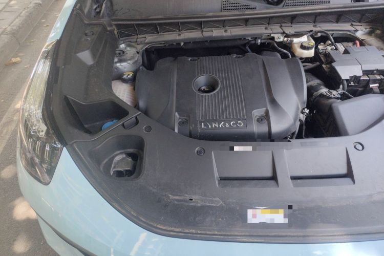 Used Lynk & Co 01 2021 2.0TD Two-Wheel-Drive Pro Trim Engine Bay Right