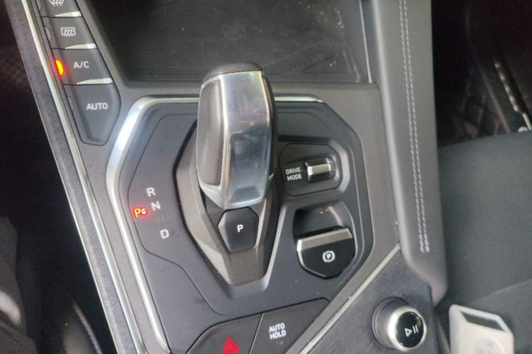 Used Lynk & Co 01 2021 2.0TD Two-Wheel-Drive Pro Trim Gear Lever