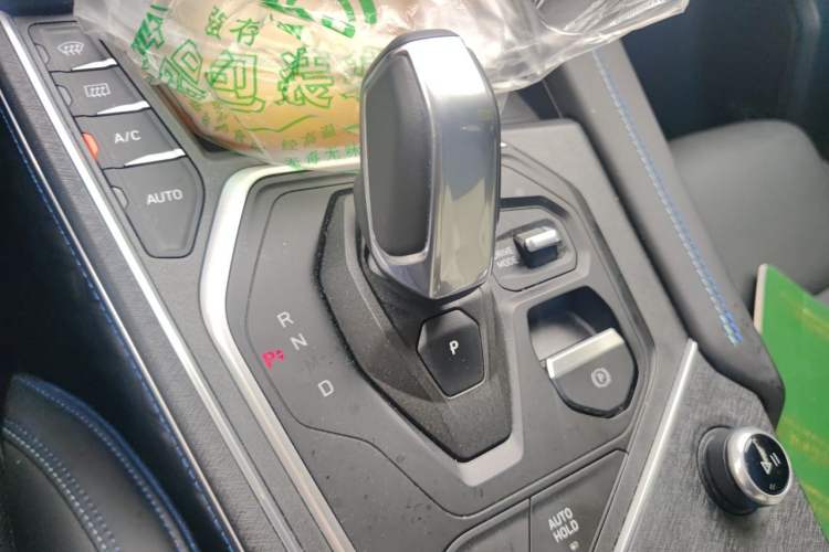 Used Lynk & Co 01 2021 2.0TD Two-Wheel Drive Zhaopu Pro Gear Lever
