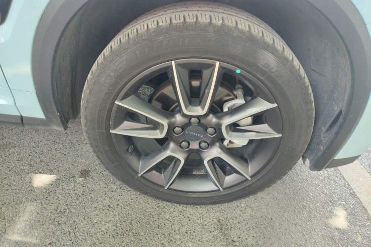 Used Lynk & Co 01 2021 2.0TD Two-Wheel-Drive Pro Trim Right Front Wheel Hub