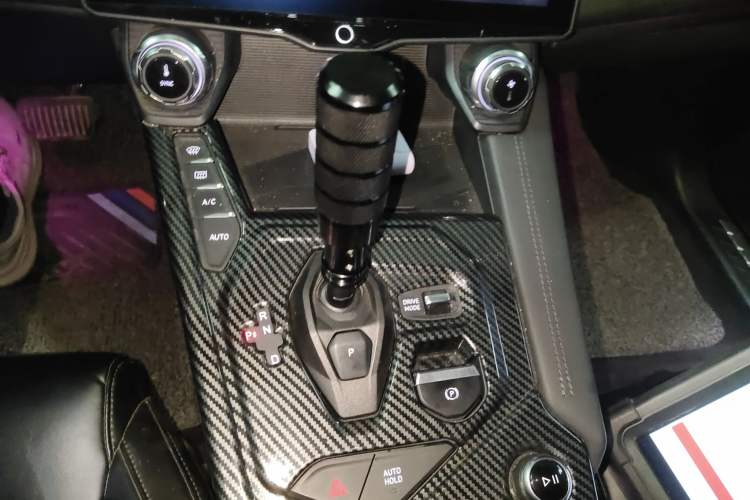 Used Lynk & Co 01 2021 2.0TD Two-Wheel-Drive Pro Trim Gear Lever