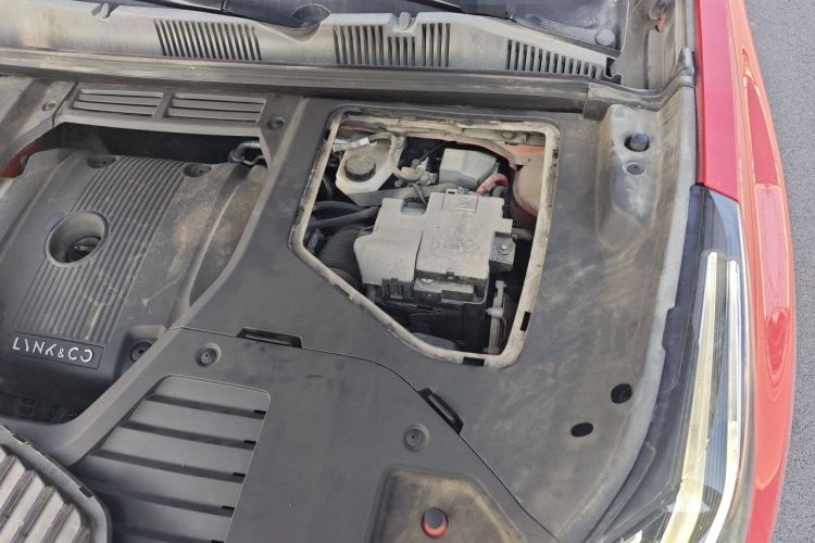 Used Lynk & Co 01 2021 2.0TD Four-Wheel Drive Hype-Halo Engine Bay Left