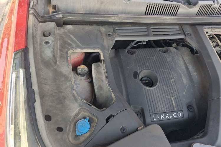 Used Lynk & Co 01 2021 2.0TD Four-Wheel Drive Hype-Halo Engine Bay Right