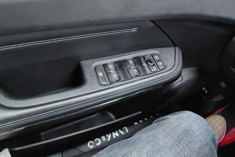 Used Lynk & Co 01 2021 2.0TD Four-Wheel Drive Hype-Halo Interior 8