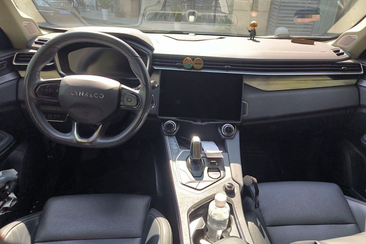 Used Lynk & Co 01 2021 2.0TD Two-Wheel-Drive Pro Trim Center Console
