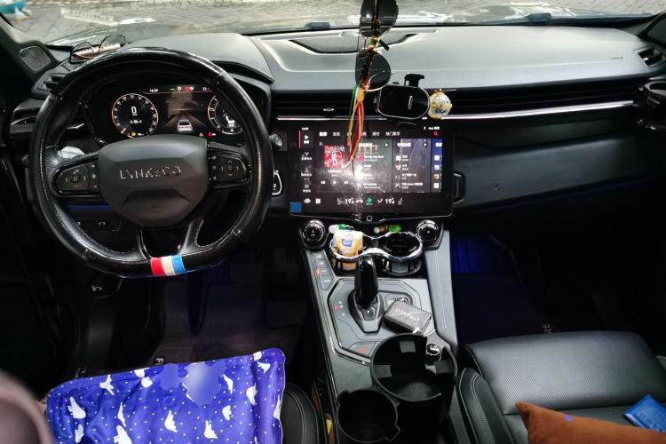 Used Lynk & Co 01 2021 2.0TD Four-Wheel Drive Hype-Halo Center Console