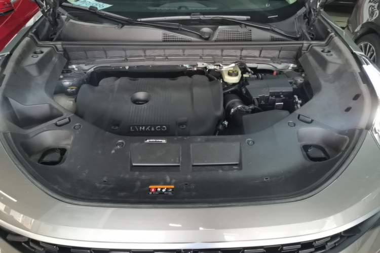 Used Lynk & Co 01 2021 2.0TD Two-Wheel-Drive Pro Trim Engine Bay
