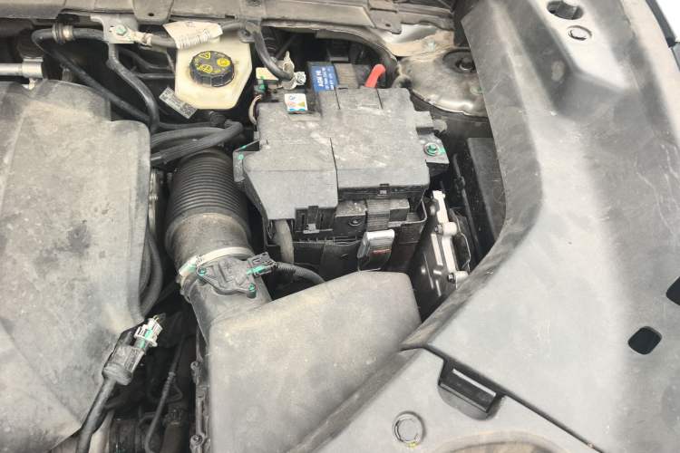 Used Lynk & Co 01 2021 2.0TD Two-Wheel-Drive Pro Trim Engine Bay Left