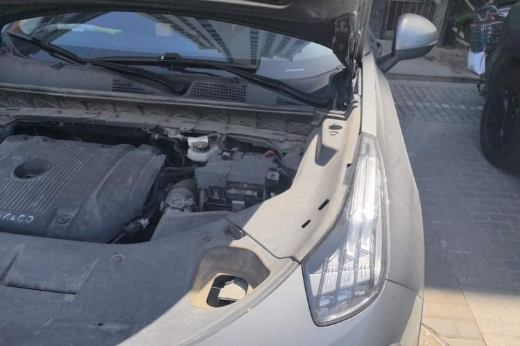Used Lynk & Co 01 2021 2.0TD Two-Wheel-Drive Pro Trim Engine Bay Left