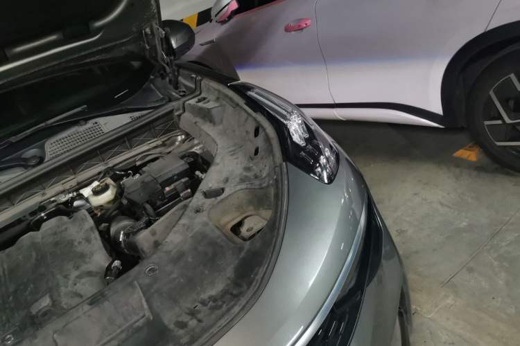 Used Lynk & Co 01 2021 2.0TD Two-Wheel-Drive Pro Trim Engine Bay Left