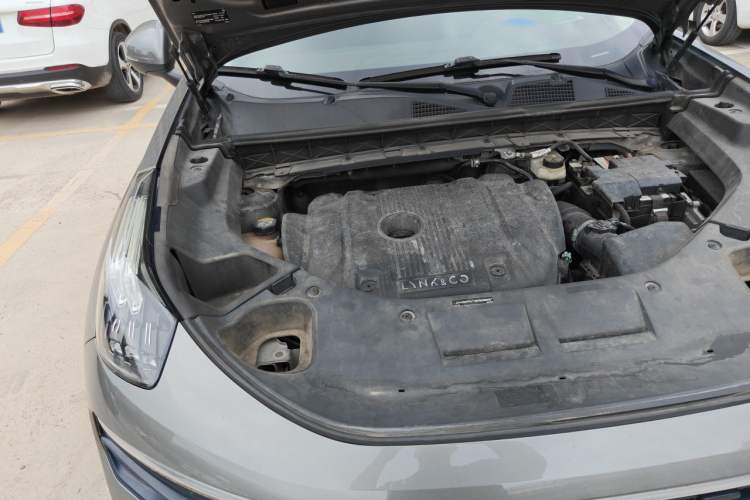 Used Lynk & Co 01 2021 2.0TD Two-Wheel-Drive Pro Trim Engine Bay Right