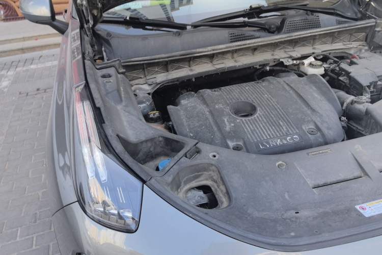 Used Lynk & Co 01 2021 2.0TD Two-Wheel-Drive Pro Trim Engine Bay Right