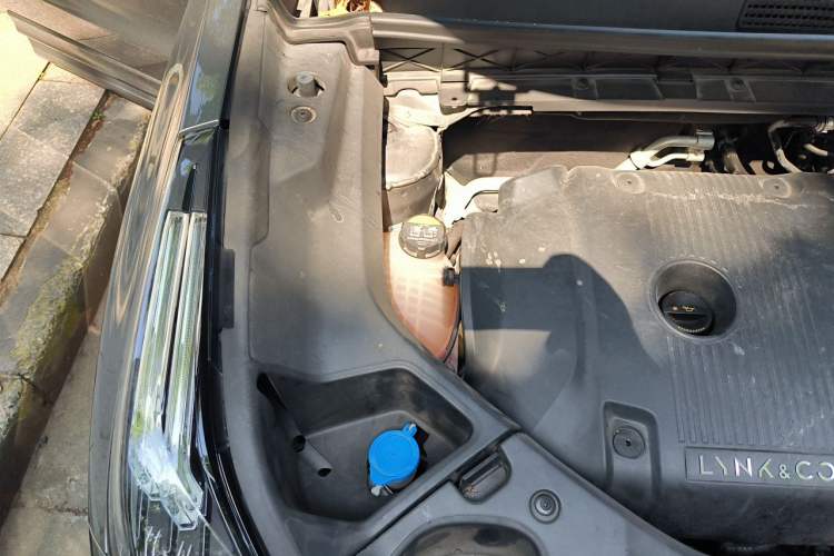 Used Lynk & Co 01 2021 2.0TD Two-Wheel-Drive Pro Trim Engine Bay Right