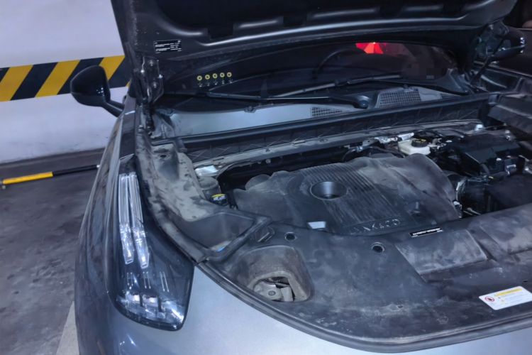 Used Lynk & Co 01 2021 2.0TD Four-Wheel Drive Hype-Halo Engine Bay Right