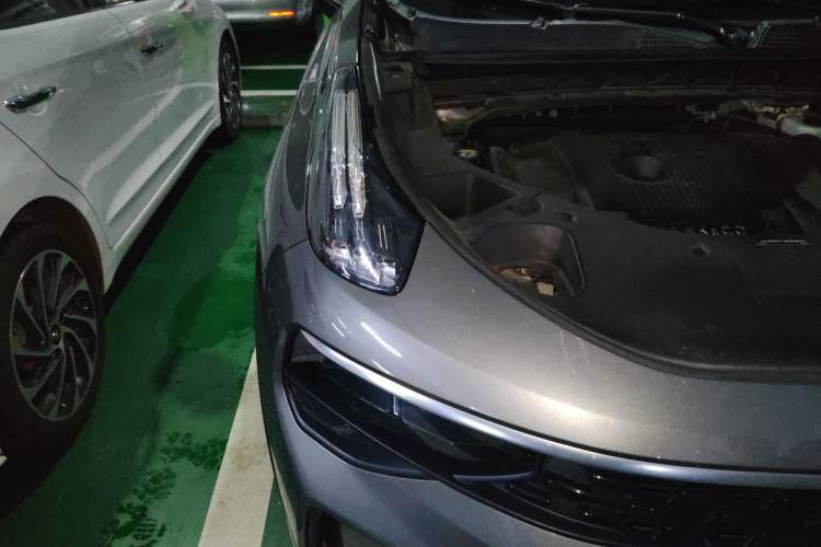 Used Lynk & Co 01 2021 2.0TD Two-Wheel-Drive Pro Trim Engine Bay Right