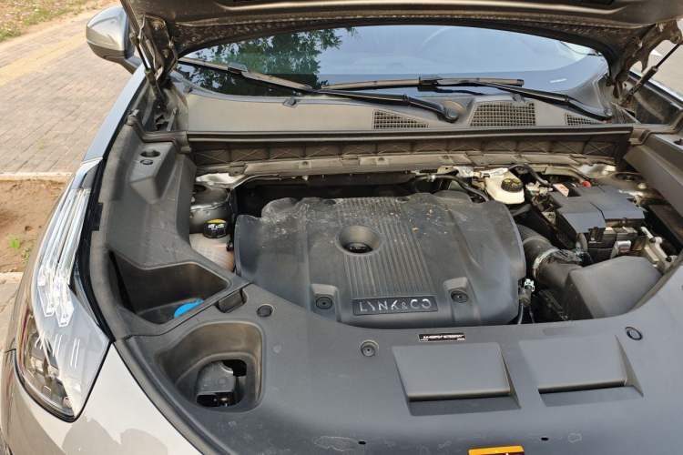 Used Lynk & Co 01 2021 2.0TD Two-Wheel-Drive Pro Trim Engine Bay Right