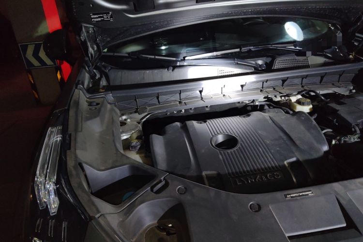 Used Lynk & Co 01 2021 2.0TD Two-Wheel-Drive Pro Trim Engine Bay Right
