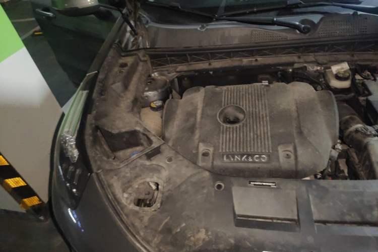 Used Lynk & Co 01 2021 2.0TD Two-Wheel-Drive Pro Trim Engine Bay Right