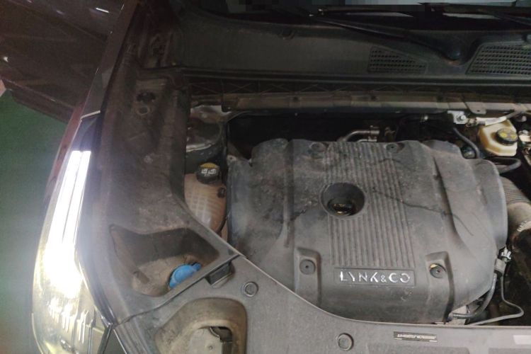 Used Lynk & Co 01 2021 2.0TD Two-Wheel-Drive Pro Trim Engine Bay Right