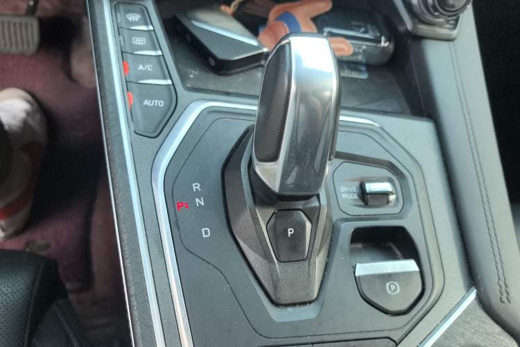 Used Lynk & Co 01 2021 2.0TD Two-Wheel-Drive Pro Trim Gear Lever