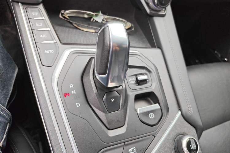 Used Lynk & Co 01 2021 2.0TD Two-Wheel-Drive Pro Trim Gear Lever