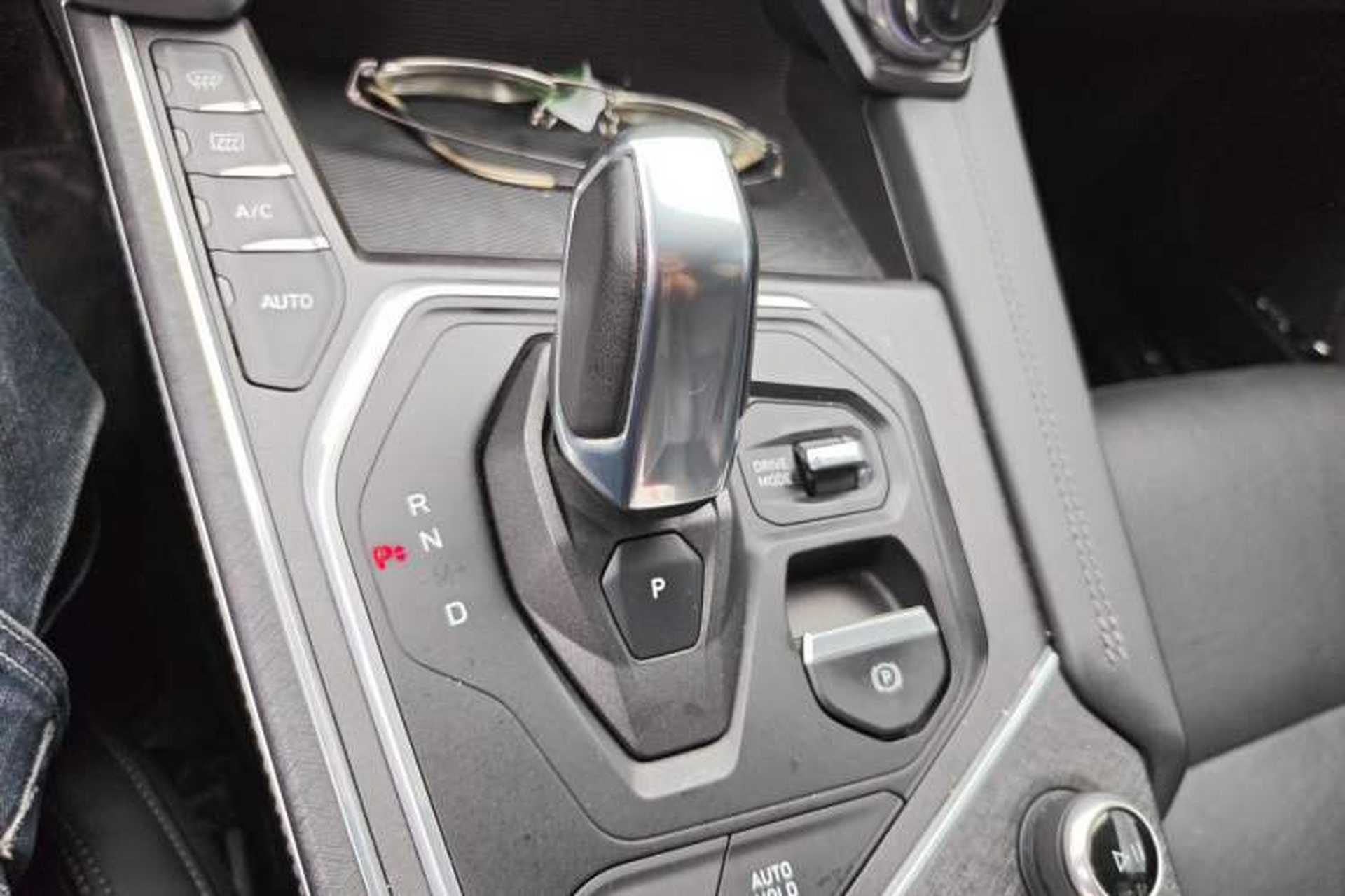 Used Lynk & Co 01 2021 2.0TD Two-Wheel-Drive Pro Trim Gear Lever
