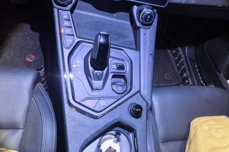 Used Lynk & Co 01 2021 2.0TD Four-Wheel Drive Hype-Halo Gear Lever