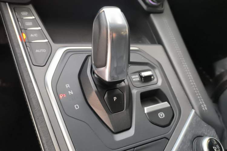 Used Lynk & Co 01 2021 2.0TD Two-Wheel-Drive Pro Trim Gear Lever