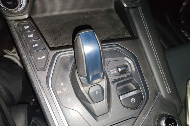 Used Lynk & Co 01 2021 2.0TD Two-Wheel-Drive Pro Trim Gear Lever