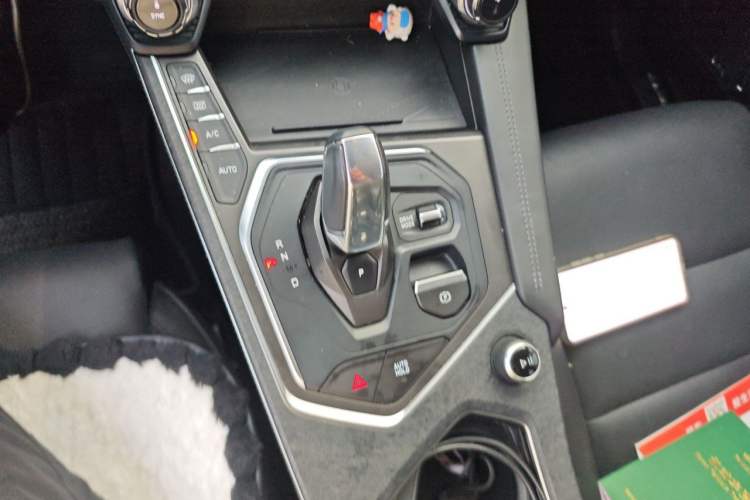 Used Lynk & Co 01 2021 2.0TD Two-Wheel-Drive Pro Trim Gear Lever