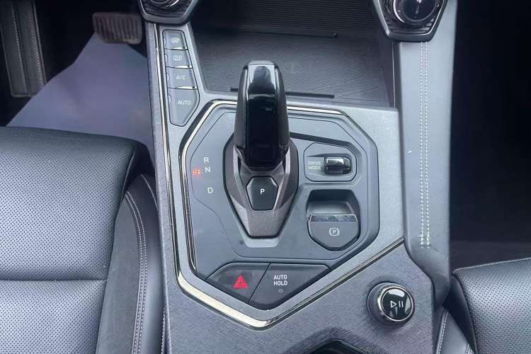 Used Lynk & Co 01 2021 2.0TD Four-Wheel Drive Hype-Halo Gear Lever
