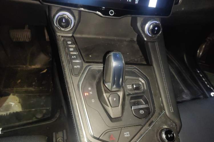 Used Lynk & Co 01 2021 2.0TD Two-Wheel-Drive Pro Trim Gear Lever