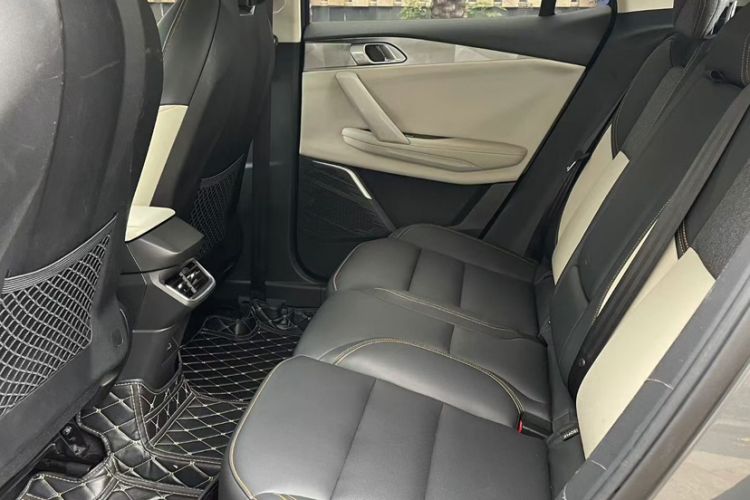 Used Lynk & Co 01 2021 2.0TD Two-Wheel-Drive Pro Trim Interior 1