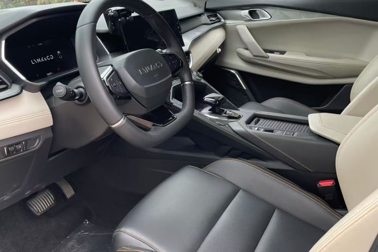 Used Lynk & Co 01 2021 2.0TD Two-Wheel-Drive Pro Trim Interior 2