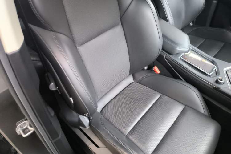 Used Lynk & Co 01 2021 2.0TD Two-Wheel-Drive Pro Trim Right Front Seat