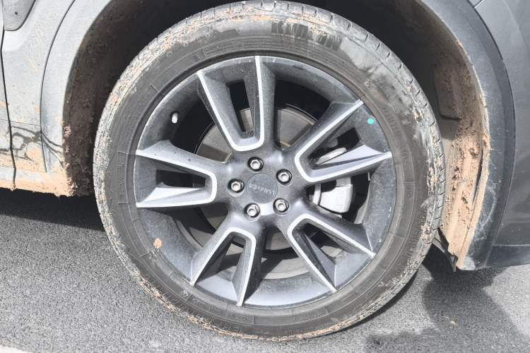 Used Lynk & Co 01 2021 2.0TD Two-Wheel-Drive Pro Trim Right Front Wheel Hub