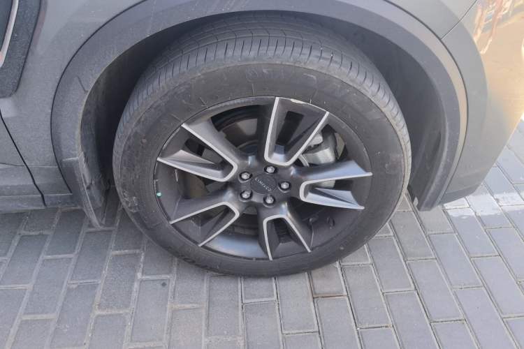 Used Lynk & Co 01 2021 2.0TD Two-Wheel-Drive Pro Trim Right Front Wheel Hub