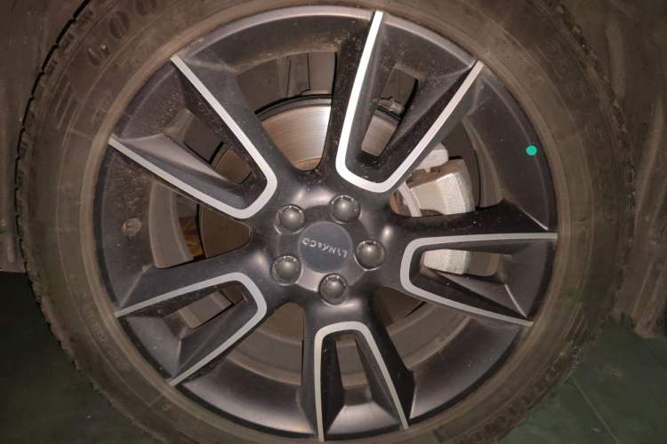 Used Lynk & Co 01 2021 2.0TD Two-Wheel-Drive Pro Trim Right Front Wheel Hub