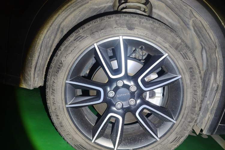 Used Lynk & Co 01 2021 2.0TD Two-Wheel-Drive Pro Trim Right Front Wheel Hub