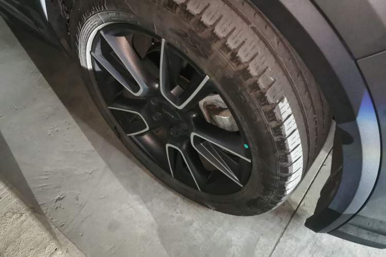 Used Lynk & Co 01 2021 2.0TD Two-Wheel-Drive Pro Trim Right Front Wheel Hub