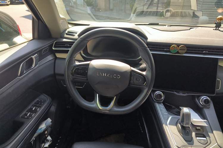 Used Lynk & Co 01 2021 2.0TD Two-Wheel-Drive Pro Trim Steering Wheel