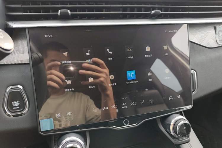 Used Lynk & Co 01 2021 2.0TD Two-Wheel-Drive Pro Trim Audio And AC Panel