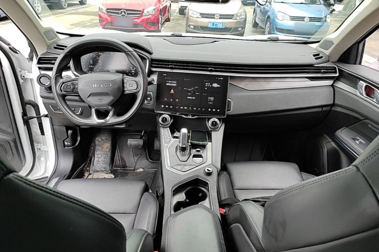 Used Lynk & Co 01 2021 2.0TD Two-Wheel-Drive Pro Trim Center Console