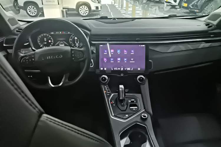 Used Lynk & Co 01 2021 2.0TD Two-Wheel-Drive Pro Trim Center Console