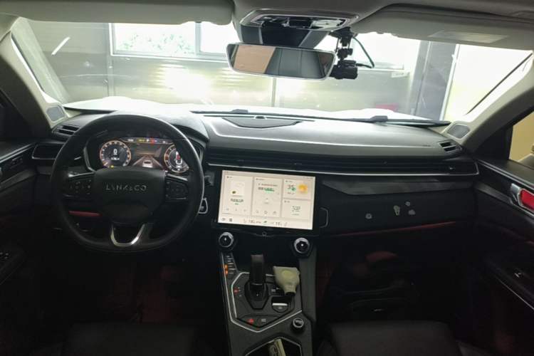 Used Lynk & Co 01 2021 2.0TD Two-Wheel-Drive Pro Trim Center Console