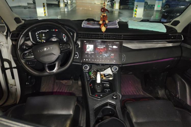 Used Lynk & Co 01 2021 2.0TD Two-Wheel-Drive Pro Trim Center Console