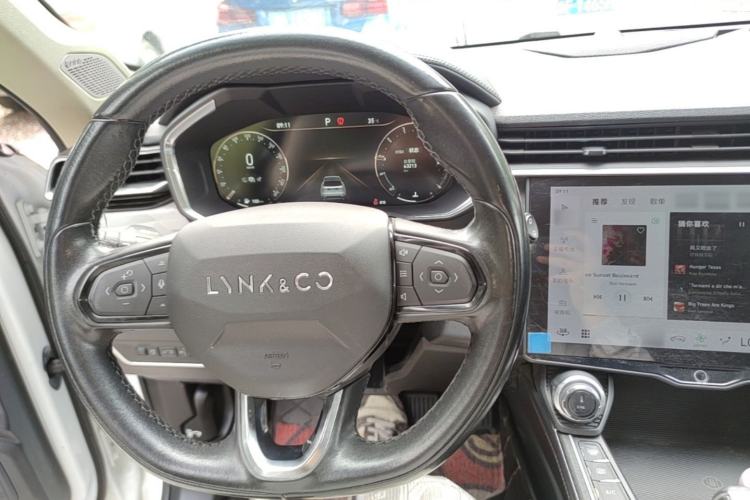 Used Lynk & Co 01 2021 2.0TD Two-Wheel-Drive Pro Trim Center Console